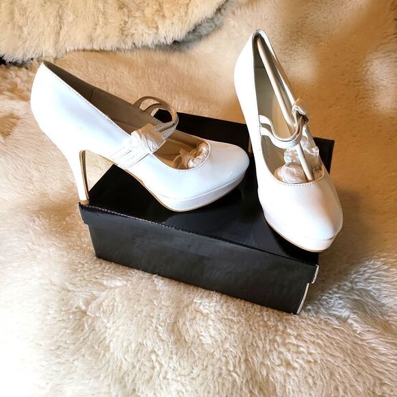 White patten Mary Jane's, with light pink platforms size 5/6 - Picture 1 of 9